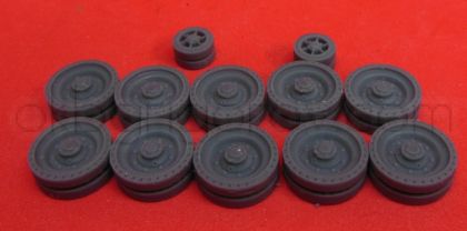 1/72 Wheels for Cromwell, type 3, perforated tire and 3 greasers  (S72546)
