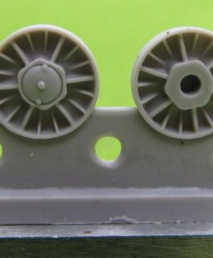 1/72 Wheels for KV, Cast reinforced, January 1942, type 2 with sextuple hub