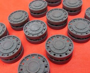 1/35  Wheels for KV, Cast, from mid July 1941  (35018)