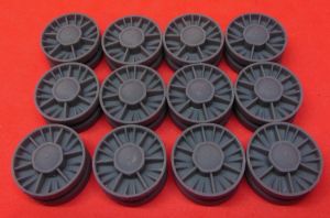 1/35  Wheels for KV, Cast reinforced, January 1942, type 2 with sextuple hub  (35021)