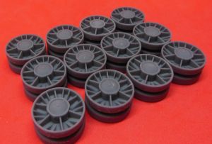 1/35  Wheels for KV, Cast reinforced, January 1942, type 2 with sextuple hub  (35021)